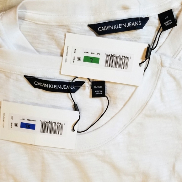 CALVIN KLEIN JEANS Cropped Solid Muscle Tee - Picture 10 of 10